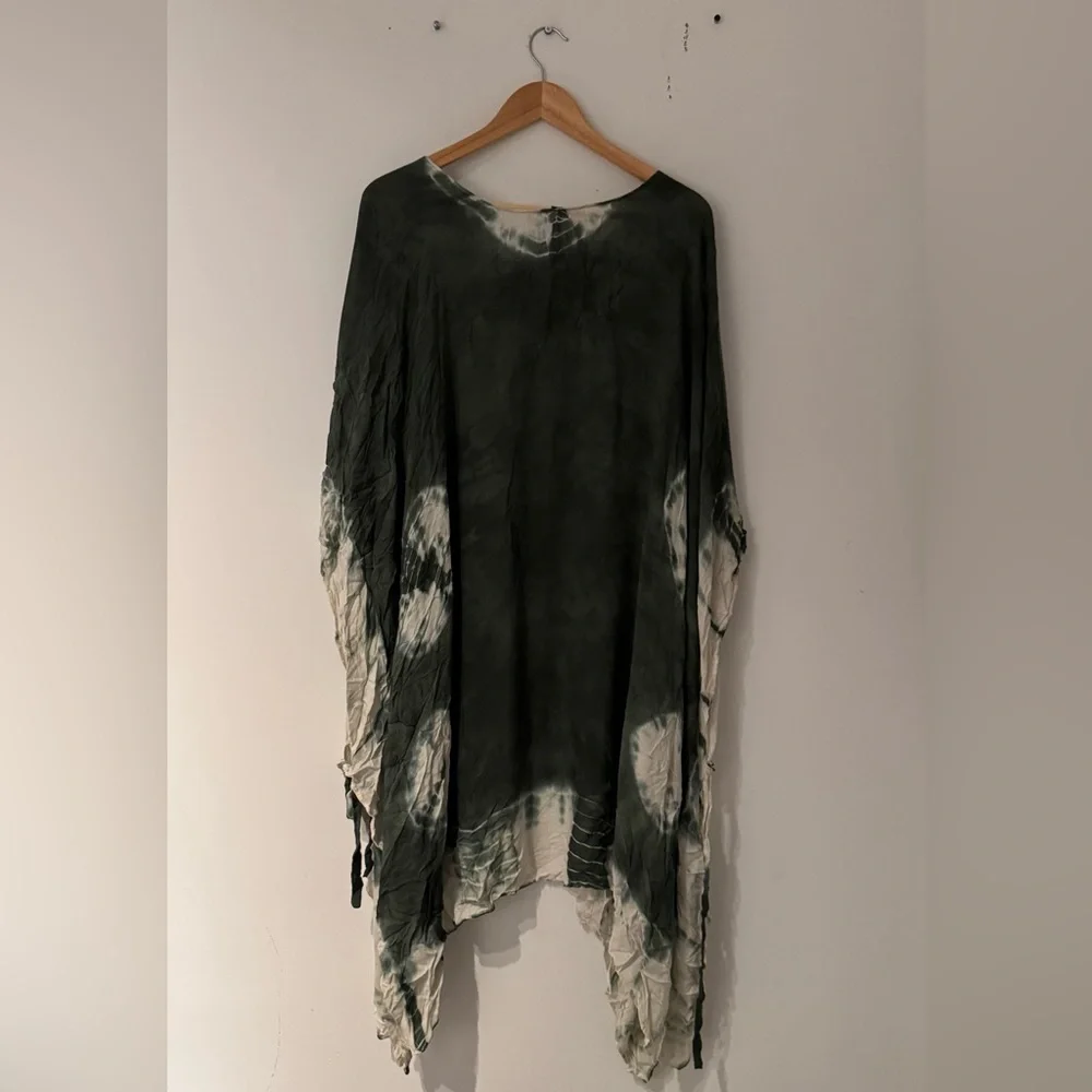 Torrid Tie-Dye Ruana - Picture 4 of 10